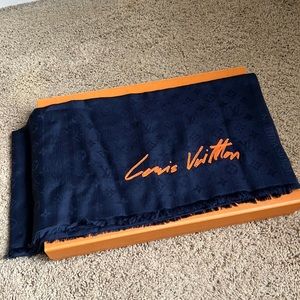 LOUIS VUITTON Shawl